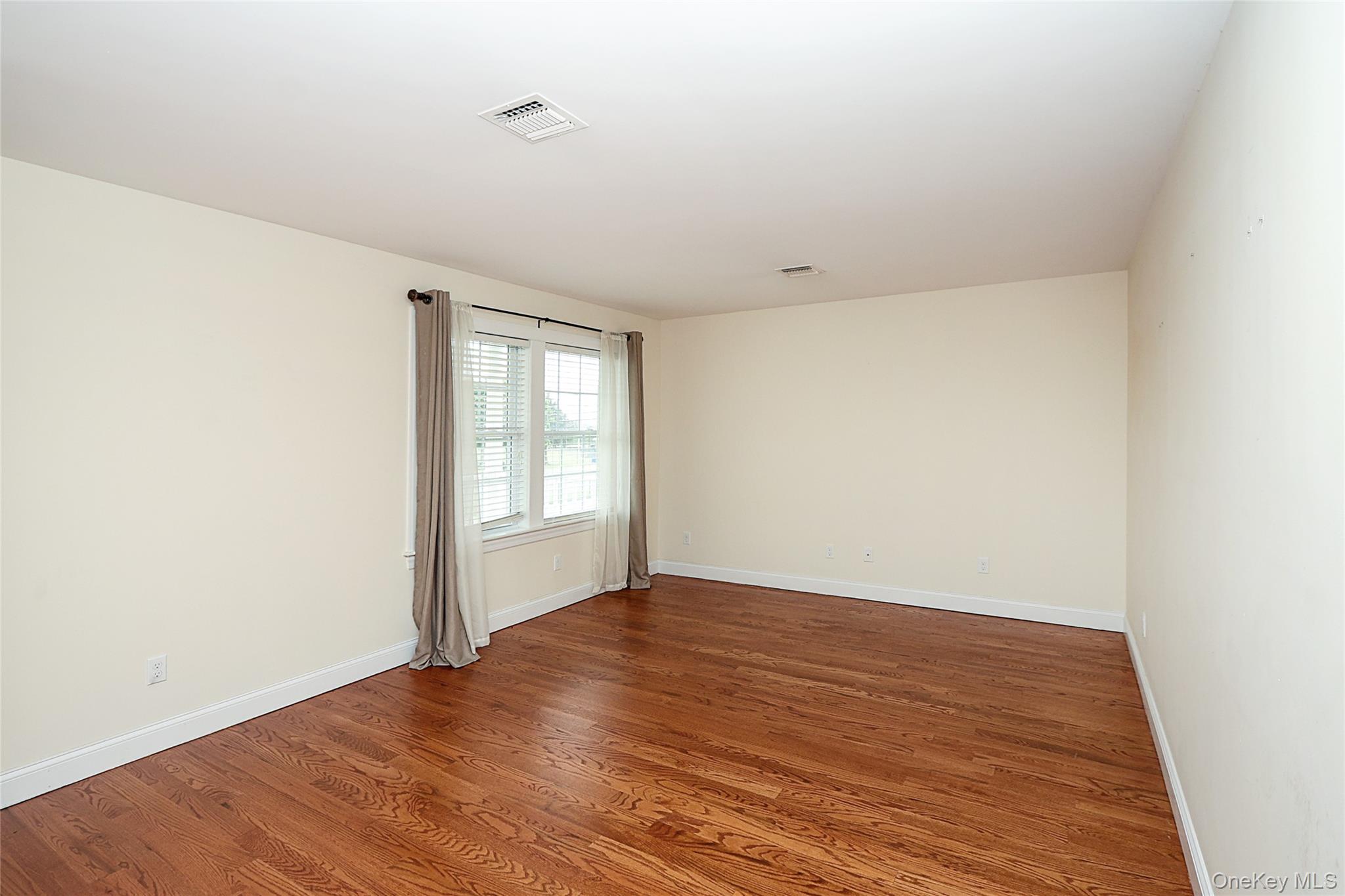  370 Rider Avenue, Patchogue, NY, 11772 - 物件實景