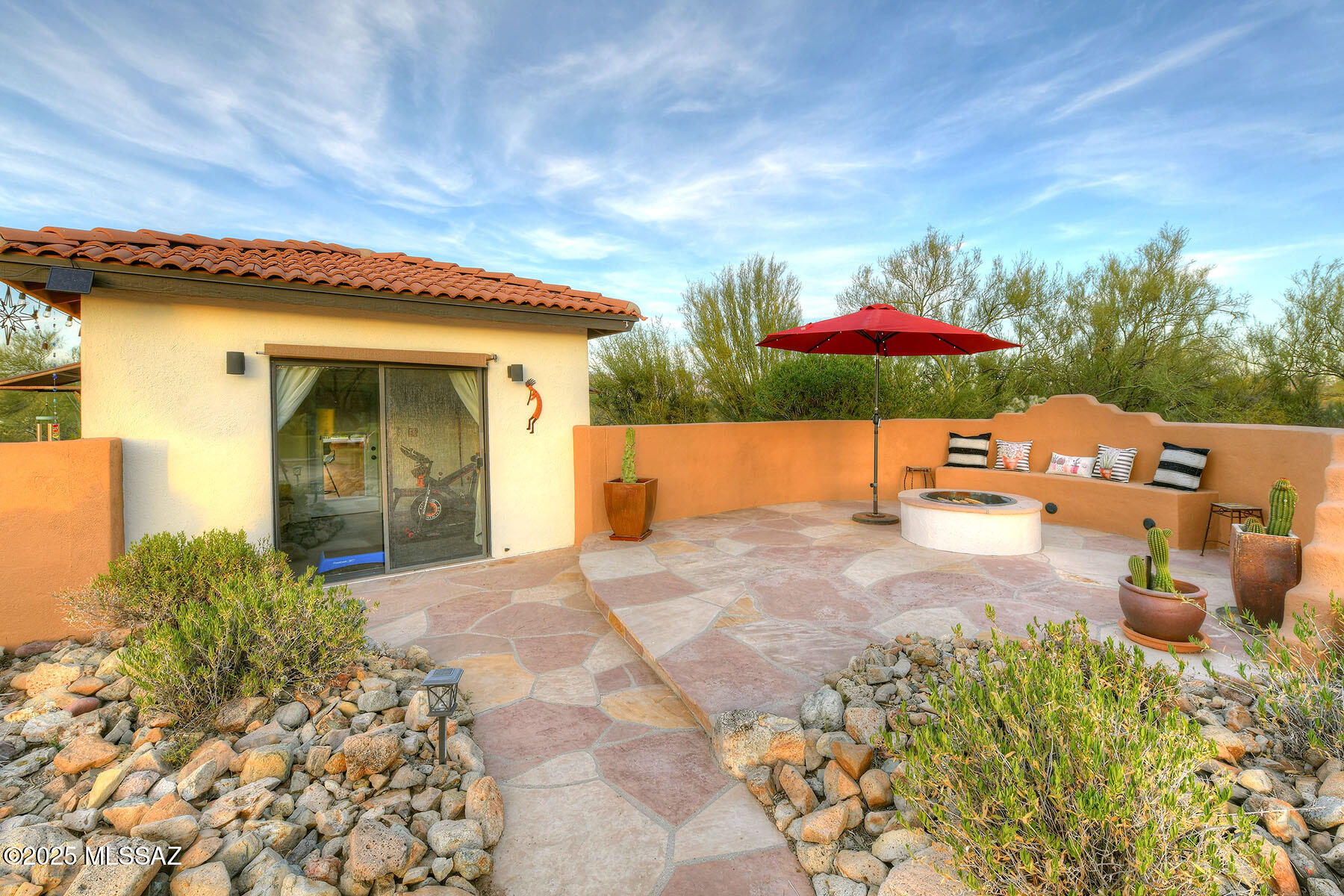 Tucson, Arizona, 85745, United States, 3 Bedrooms Bedrooms, ,3 BathroomsBathrooms,Residential,For Sale,1989628