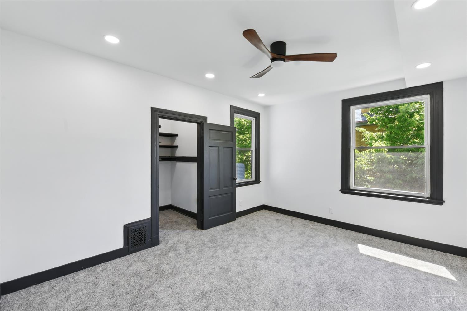Cincinnati, Ohio, 45229, United States, 7 Bedrooms Bedrooms, ,5 BathroomsBathrooms,Residential,For Sale,1821306