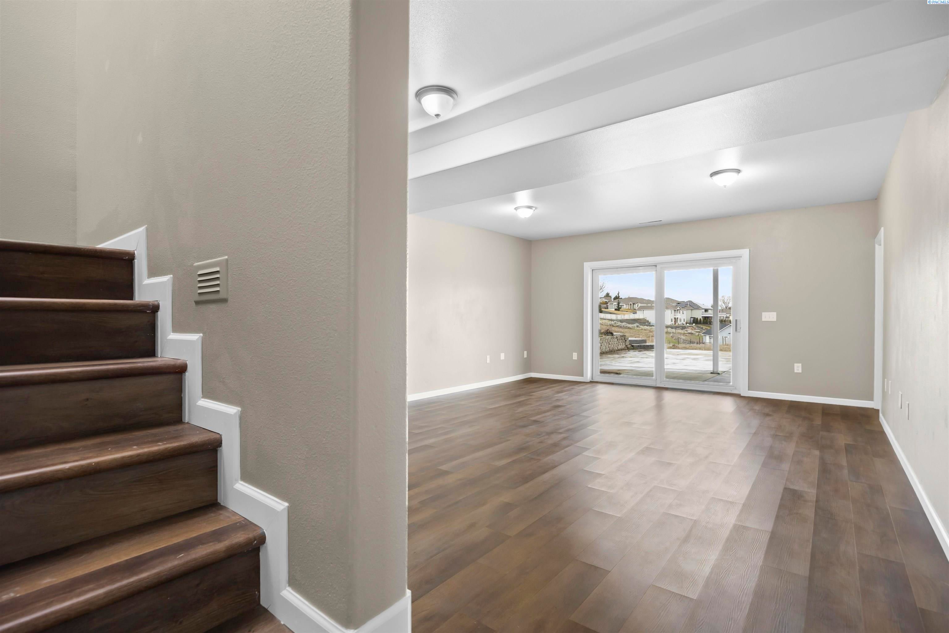 West Richland, Washington, 99353, United States, 5 Bedrooms Bedrooms, ,3 BathroomsBathrooms,Residential,For Sale,2020893