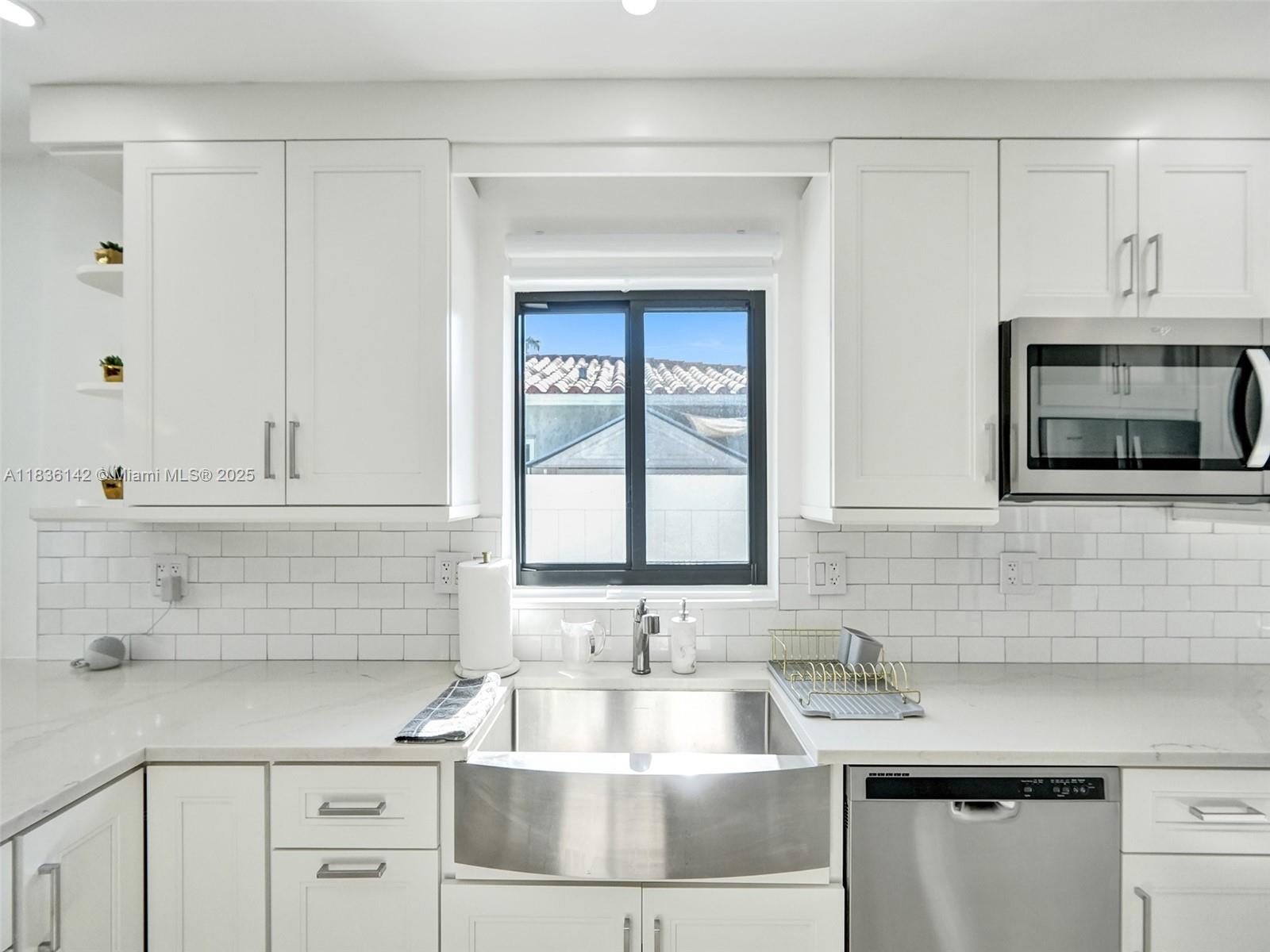 Hollywood, Florida, 33019, United States, 3 Bedrooms Bedrooms, ,2 BathroomsBathrooms,Residential,For Sale,1898660