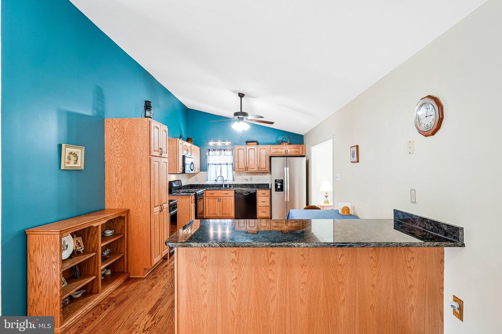 Burke, Virginia, 22015, United States, 3 Bedrooms Bedrooms, ,3 BathroomsBathrooms,Residential,For Sale,2049258