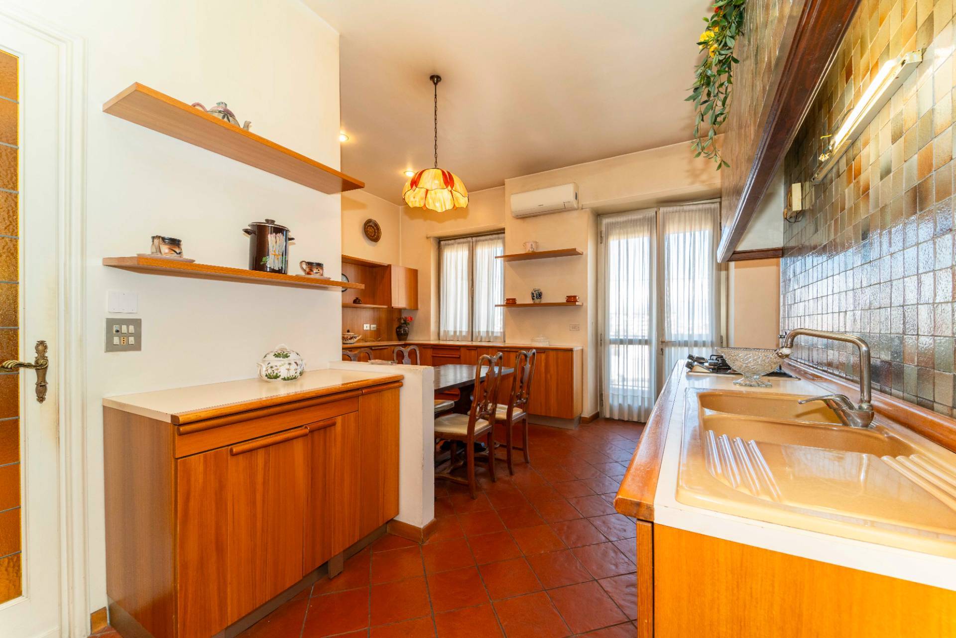 Torino, Torino, 10100, IT, 4 Bedrooms Bedrooms, ,3 BathroomsBathrooms,Residential,For Sale,1989083