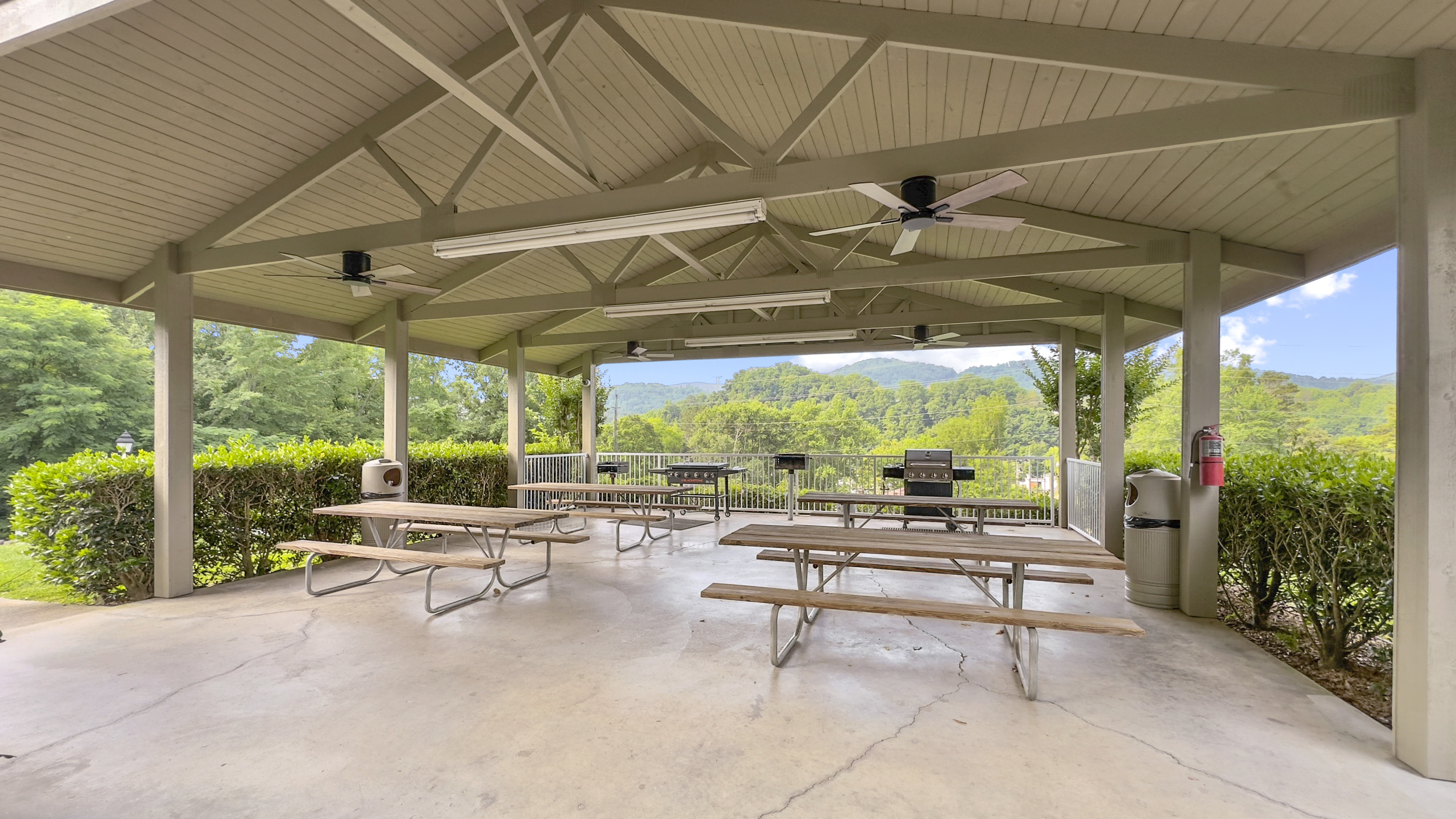 Pigeon Forge, Tennessee, 37863, United States, 4 Bedrooms Bedrooms, ,3 BathroomsBathrooms,Residential,For Sale,1923955