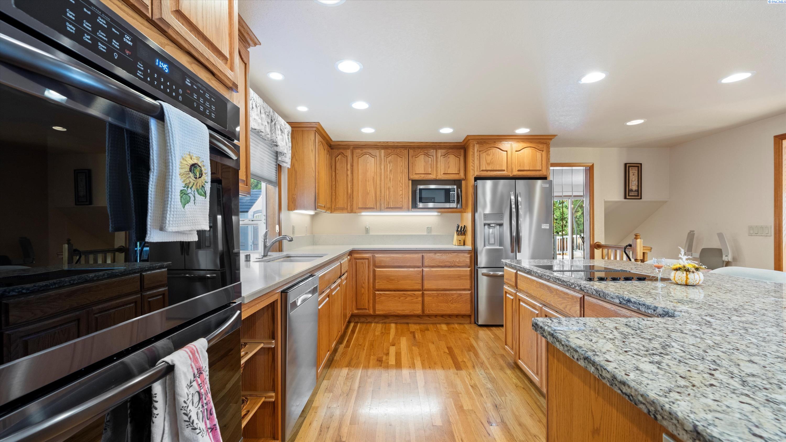 Richland, Washington, 99352, United States, 5 Bedrooms Bedrooms, ,1 BathroomBathrooms,Residential,For Sale,1991452