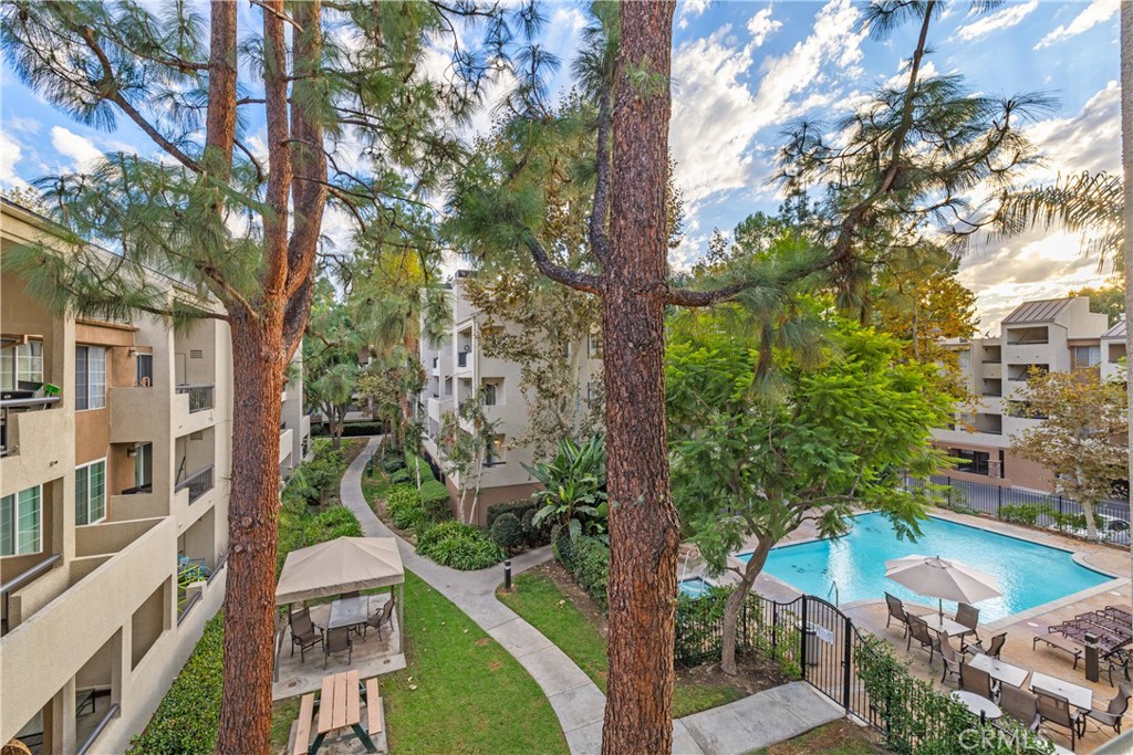 Woodland Hills, California, 91367, United States, 2 Bedrooms Bedrooms, ,2 BathroomsBathrooms,Residential,For Sale,1966516