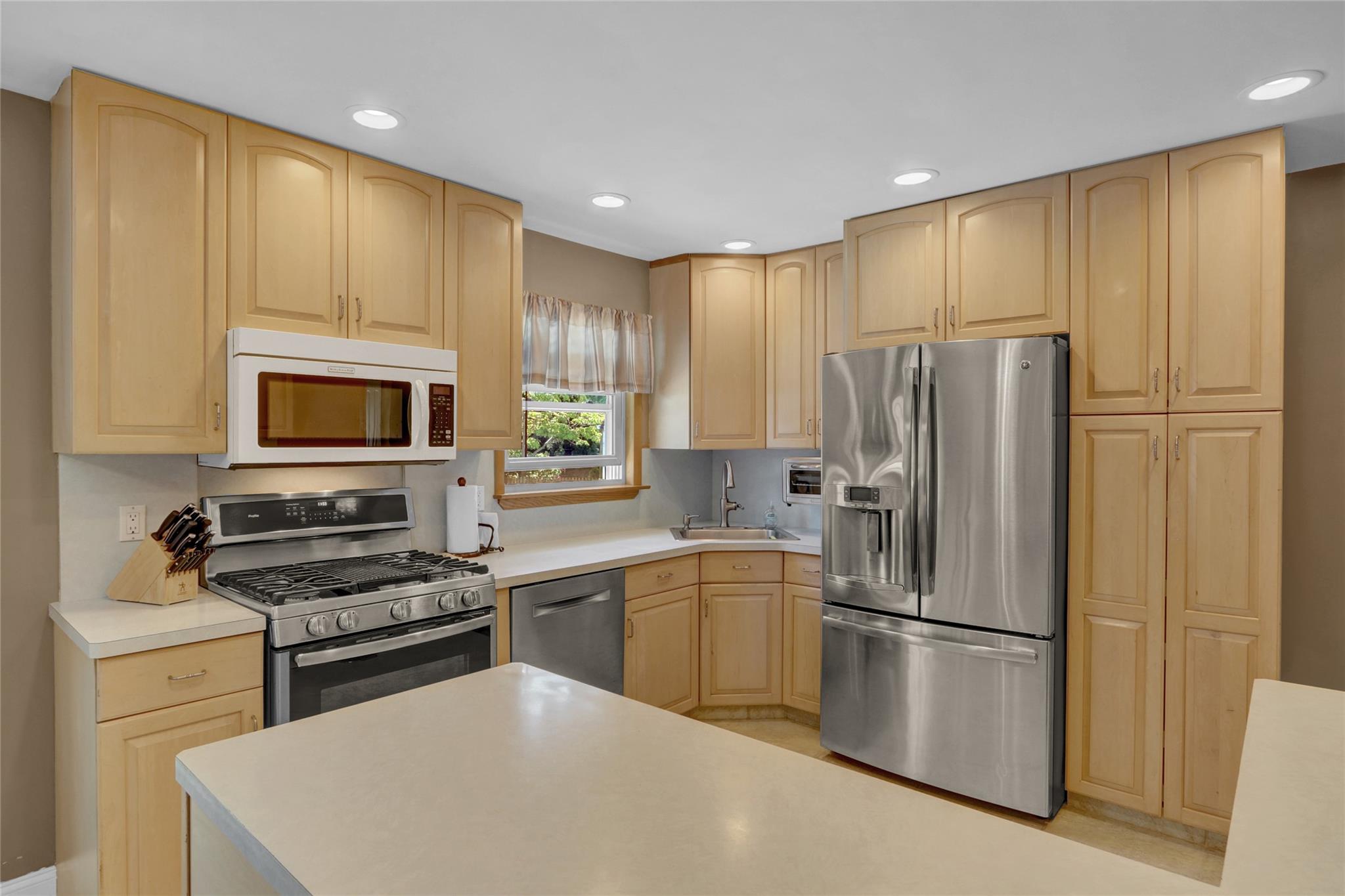 Bethpage, New York, 11714, United States, 4 Bedrooms Bedrooms, ,2 BathroomsBathrooms,Residential,For Sale,1841830