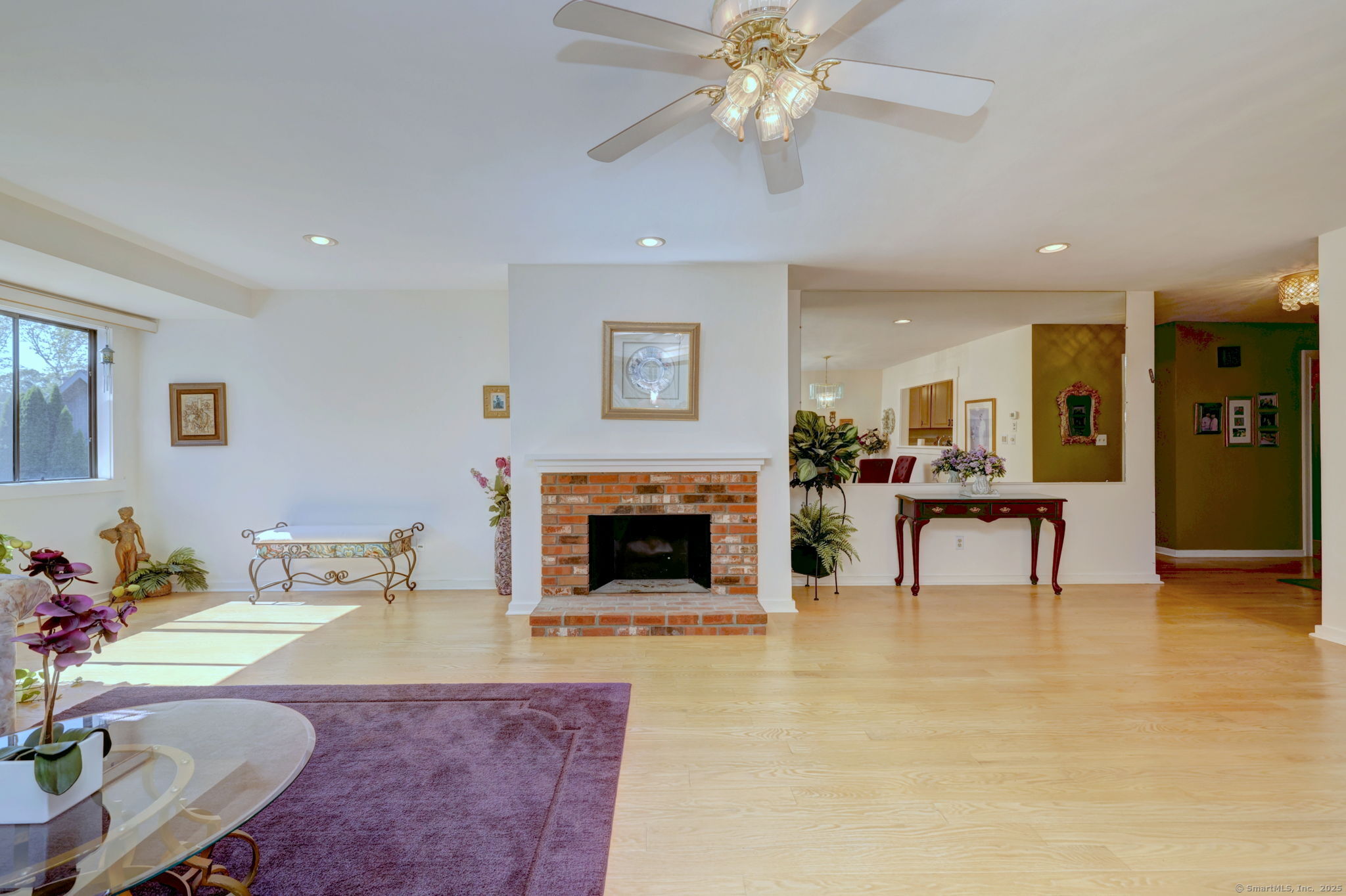 Stratford, Connecticut, 06614, United States, 1 Bedroom Bedrooms, ,3 BathroomsBathrooms,Residential,For Sale,1954891