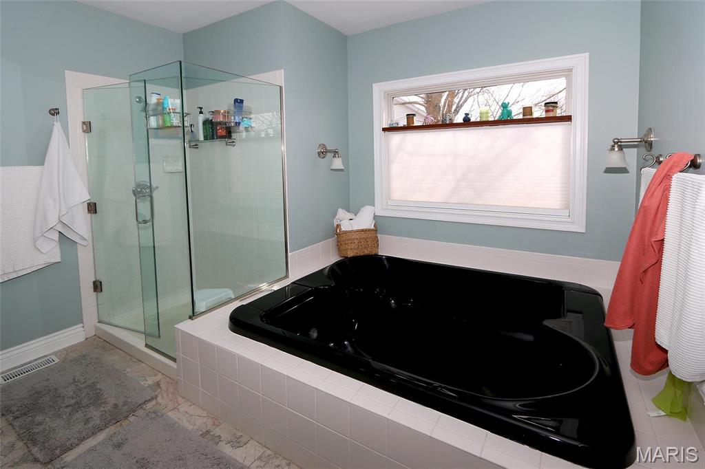 Ballwin, Missouri, 63021, United States, 4 Bedrooms Bedrooms, ,4 BathroomsBathrooms,Residential,For Sale,1794214