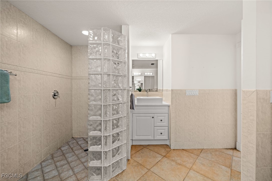 Cape Coral, Florida, 33904, United States, 3 Bedrooms Bedrooms, ,2 BathroomsBathrooms,Residential,For Sale,2005911