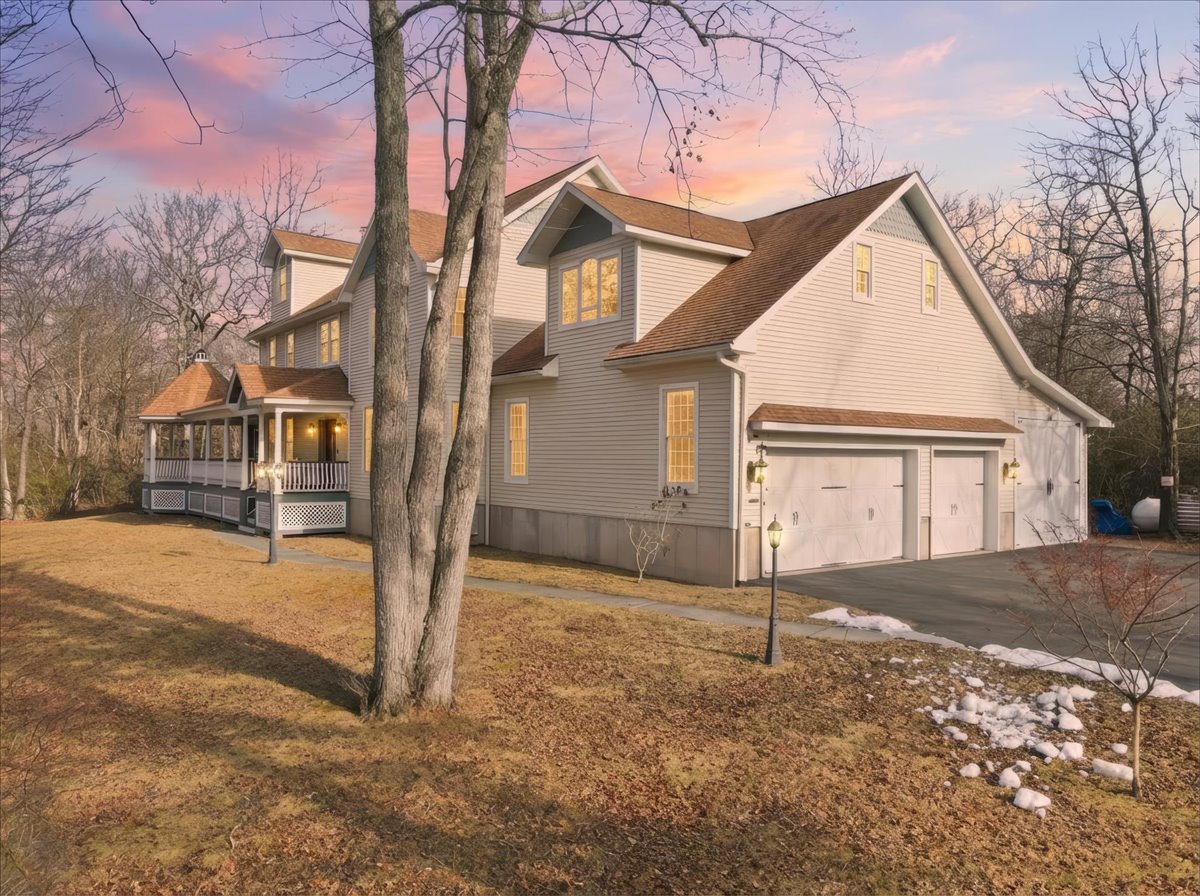 Milford, Pennsylvania, 18337, United States, 4 Bedrooms Bedrooms, ,3 BathroomsBathrooms,Residential,For Sale,2013781