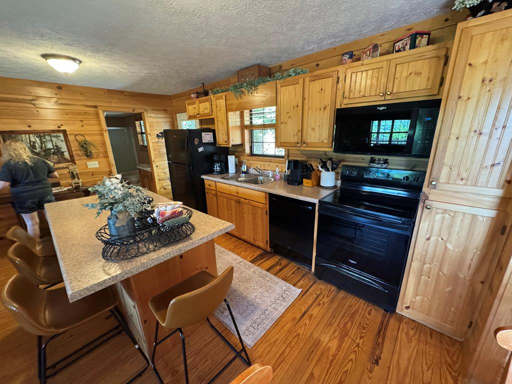 Young Harris, Georgia, 30582, United States, 3 Bedrooms Bedrooms, ,2 BathroomsBathrooms,Residential,For Sale,1863347