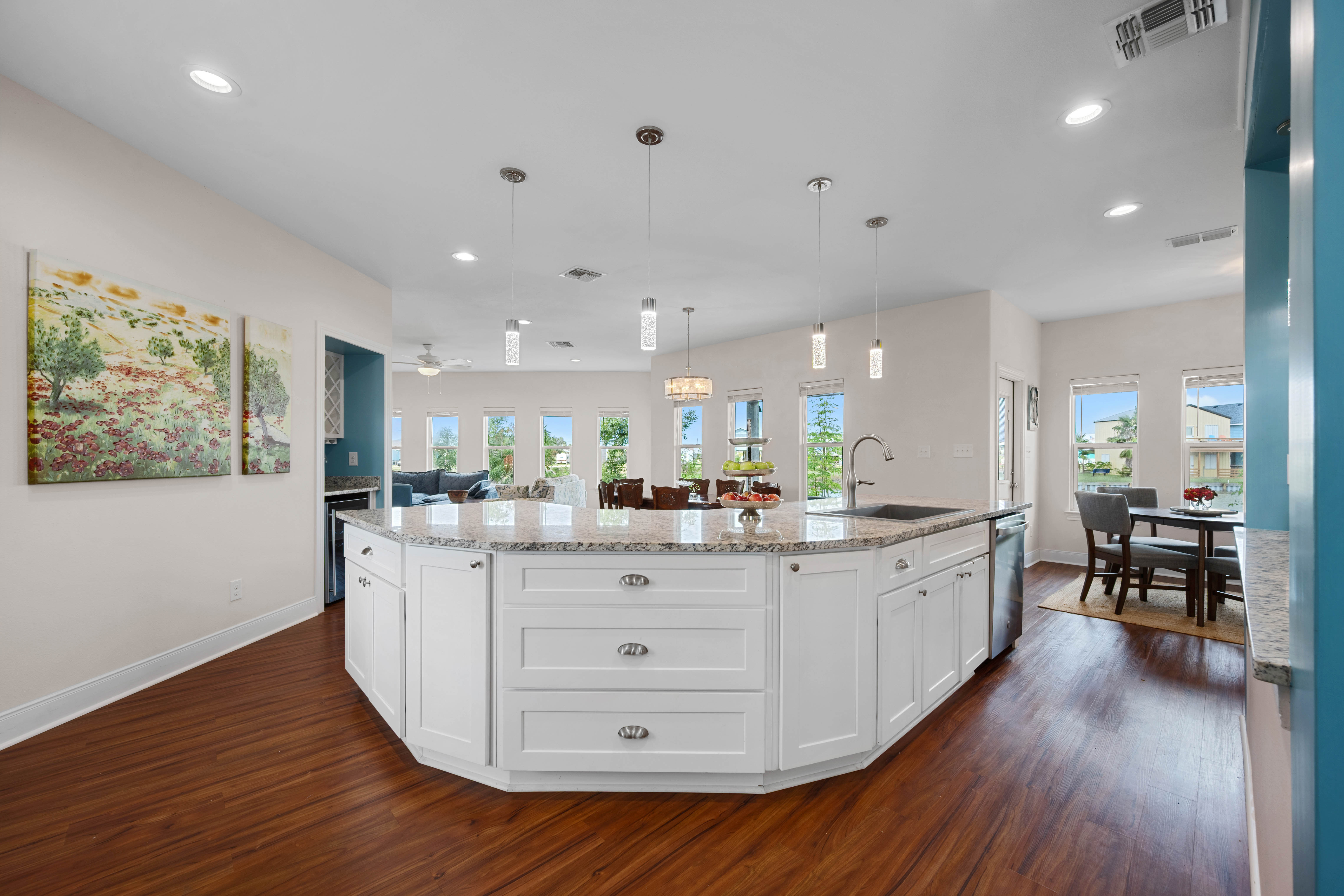  Beautiful Coastal Home on Oversized Lot - 物件實景
