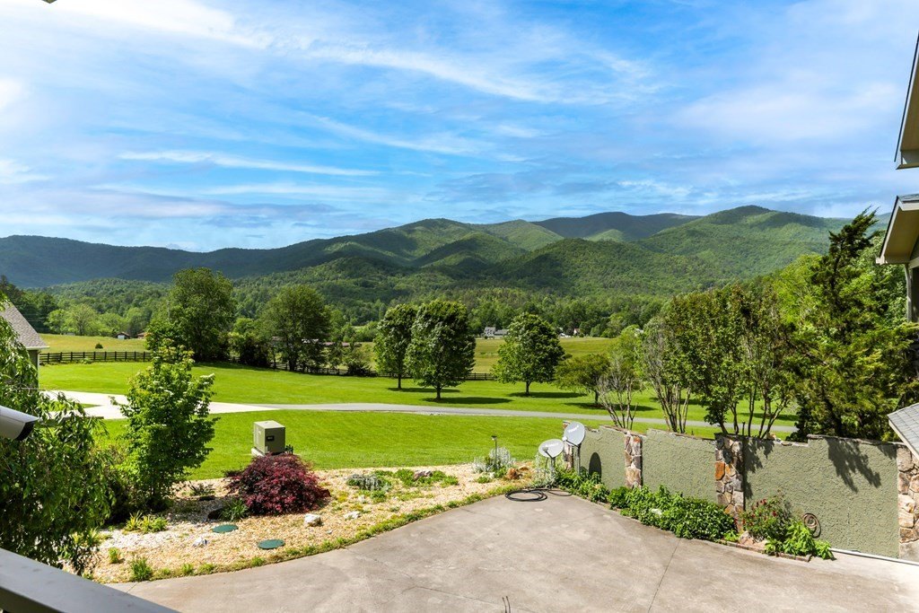 Hayesville, North Carolina, 28904, United States, 4 Bedrooms Bedrooms, ,4 BathroomsBathrooms,Residential,For Sale,1879650