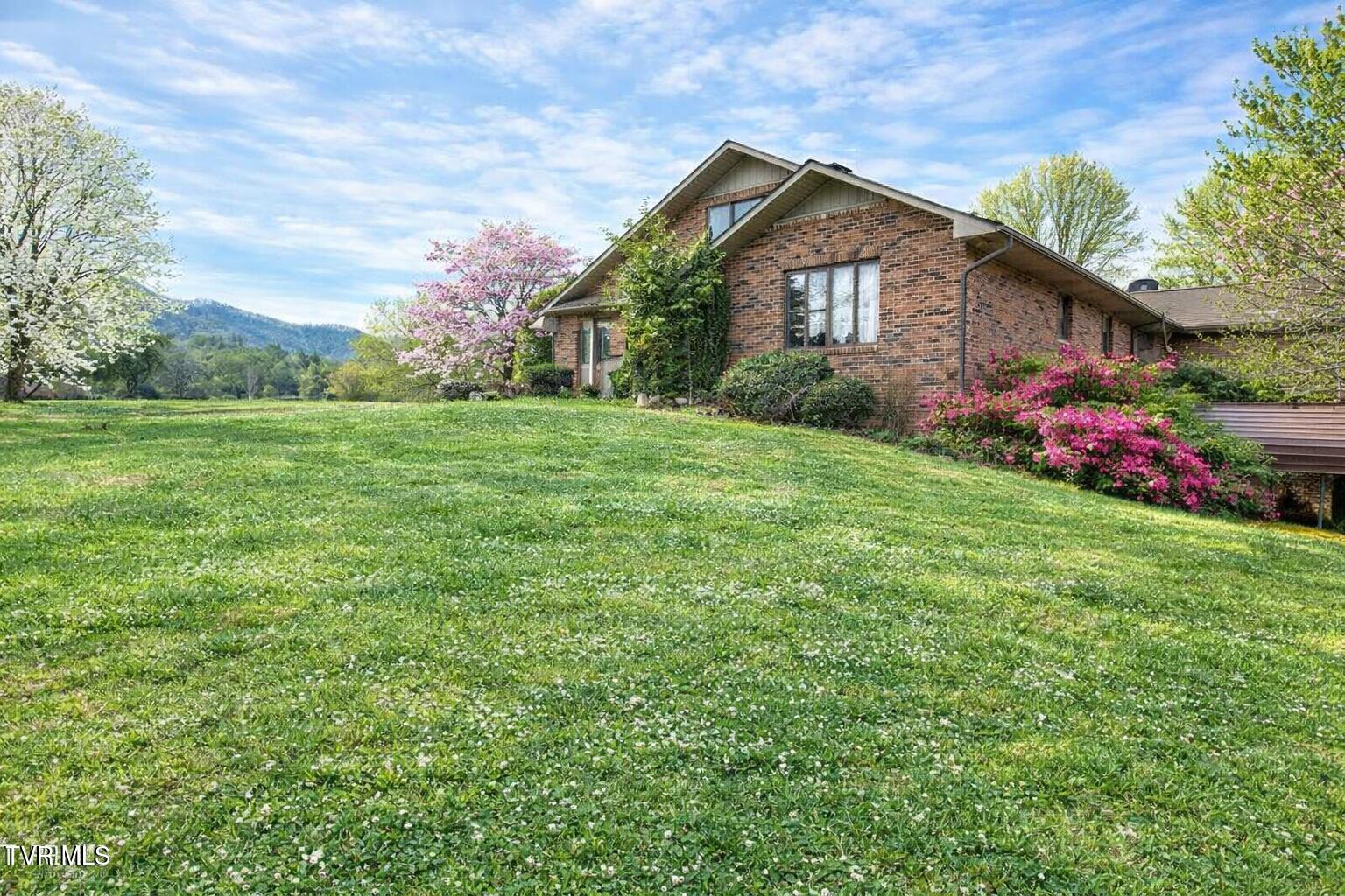 Jonesborough, Tennessee, 37659, United States, 6 Bedrooms Bedrooms, ,6 BathroomsBathrooms,Residential,For Sale,2011777