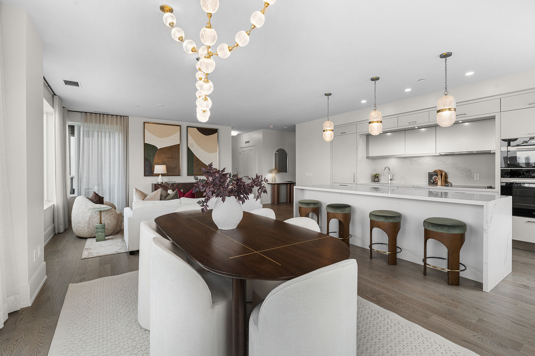  Refined Edenbridge Living - 物件實景