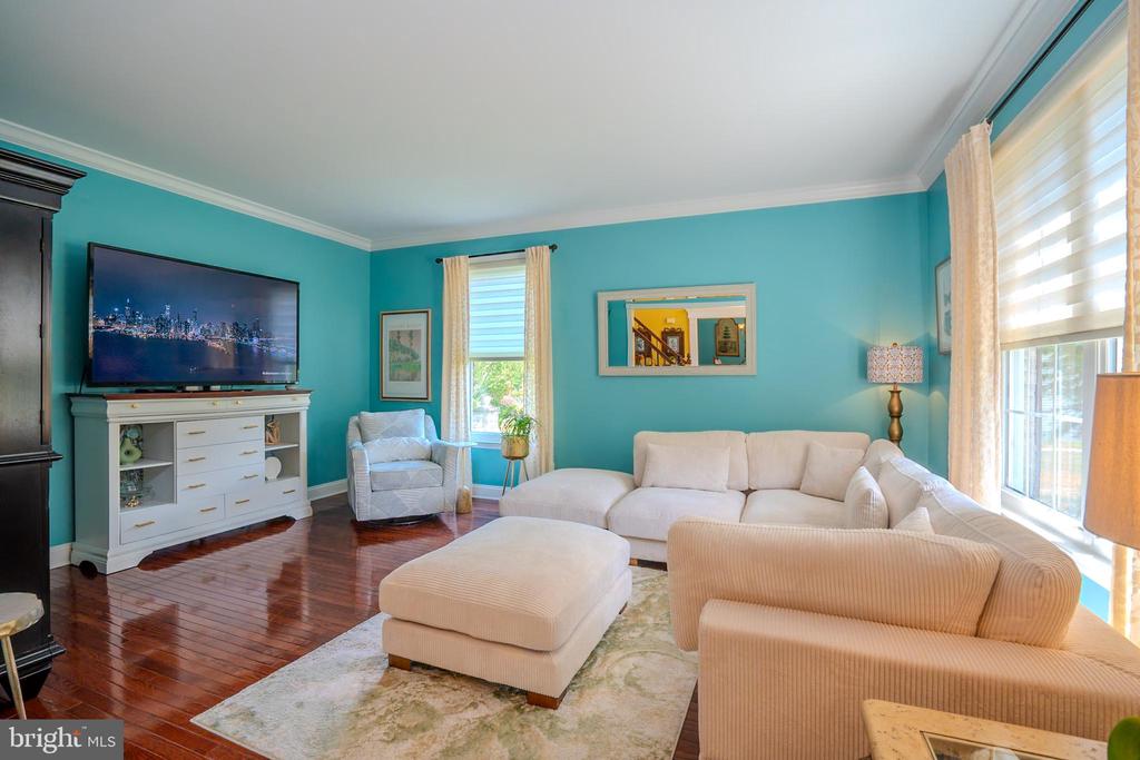 Monroe Township, New Jersey, 08831, United States, 5 Bedrooms Bedrooms, ,4 BathroomsBathrooms,Residential,For Sale,1895133