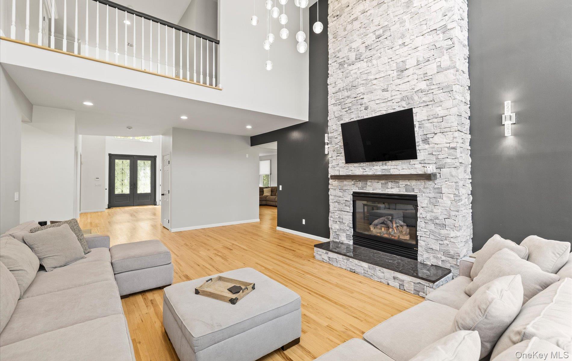 Huntington, New York, 11743, United States, 6 Bedrooms Bedrooms, ,4 BathroomsBathrooms,Residential,For Sale,1827761