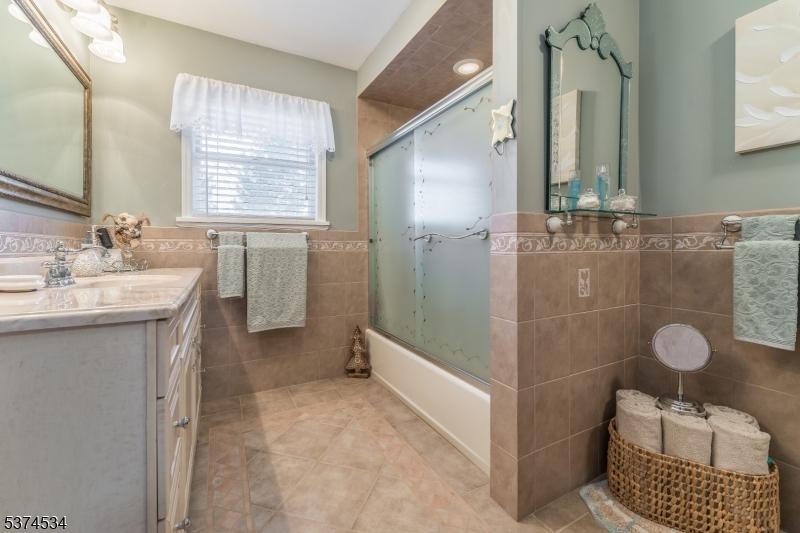 Readington Twp., New Jersey, 08853, United States, 3 Bedrooms Bedrooms, ,3 BathroomsBathrooms,Residential,For Sale,1903743