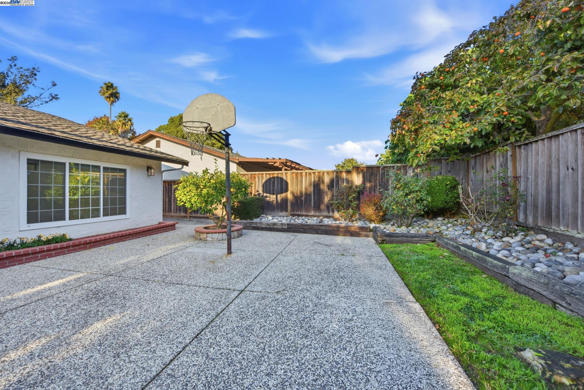 Union City, California, 94587, United States, 3 Bedrooms Bedrooms, ,2 BathroomsBathrooms,Residential,For Sale,2002986