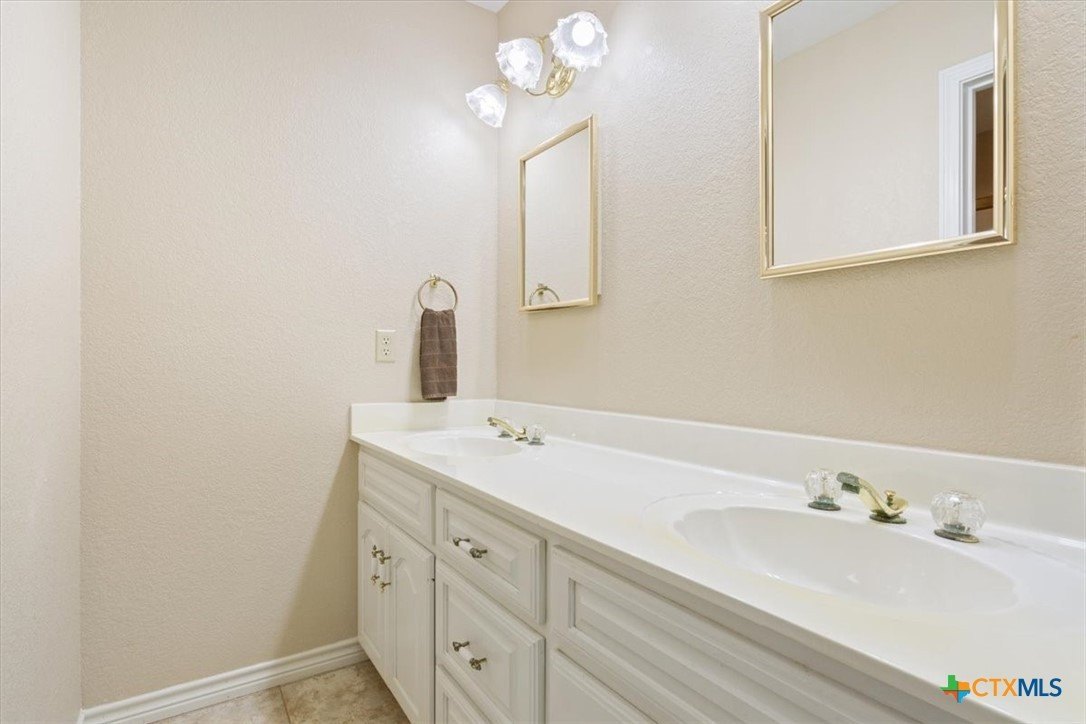 Salado, Texas, 76571, United States, 3 Bedrooms Bedrooms, ,3 BathroomsBathrooms,Residential,For Sale,1976065