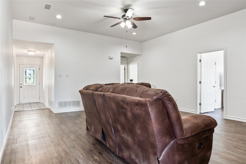 Gunter, Texas, 75058, United States, 4 Bedrooms Bedrooms, ,3 BathroomsBathrooms,Residential,For Sale,2008582