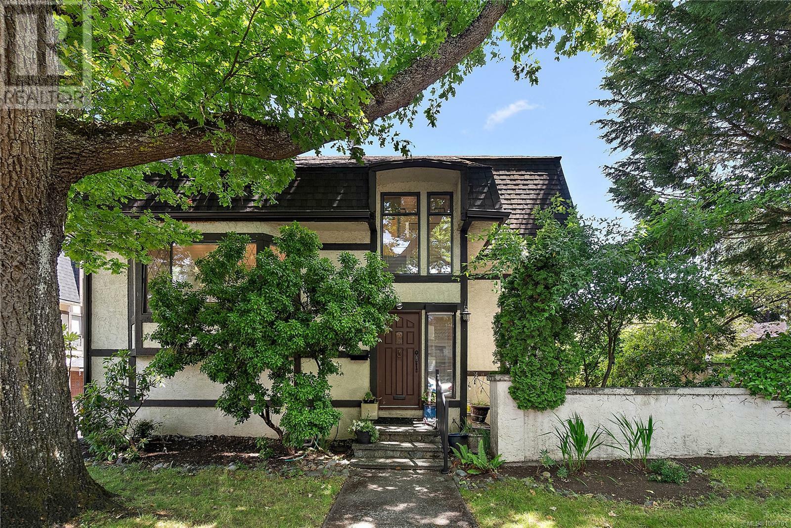 VICTORIA, British Columbia, V8S 1Z5, CA, 3 Bedrooms Bedrooms, ,2 BathroomsBathrooms,Residential,For Sale,1885281