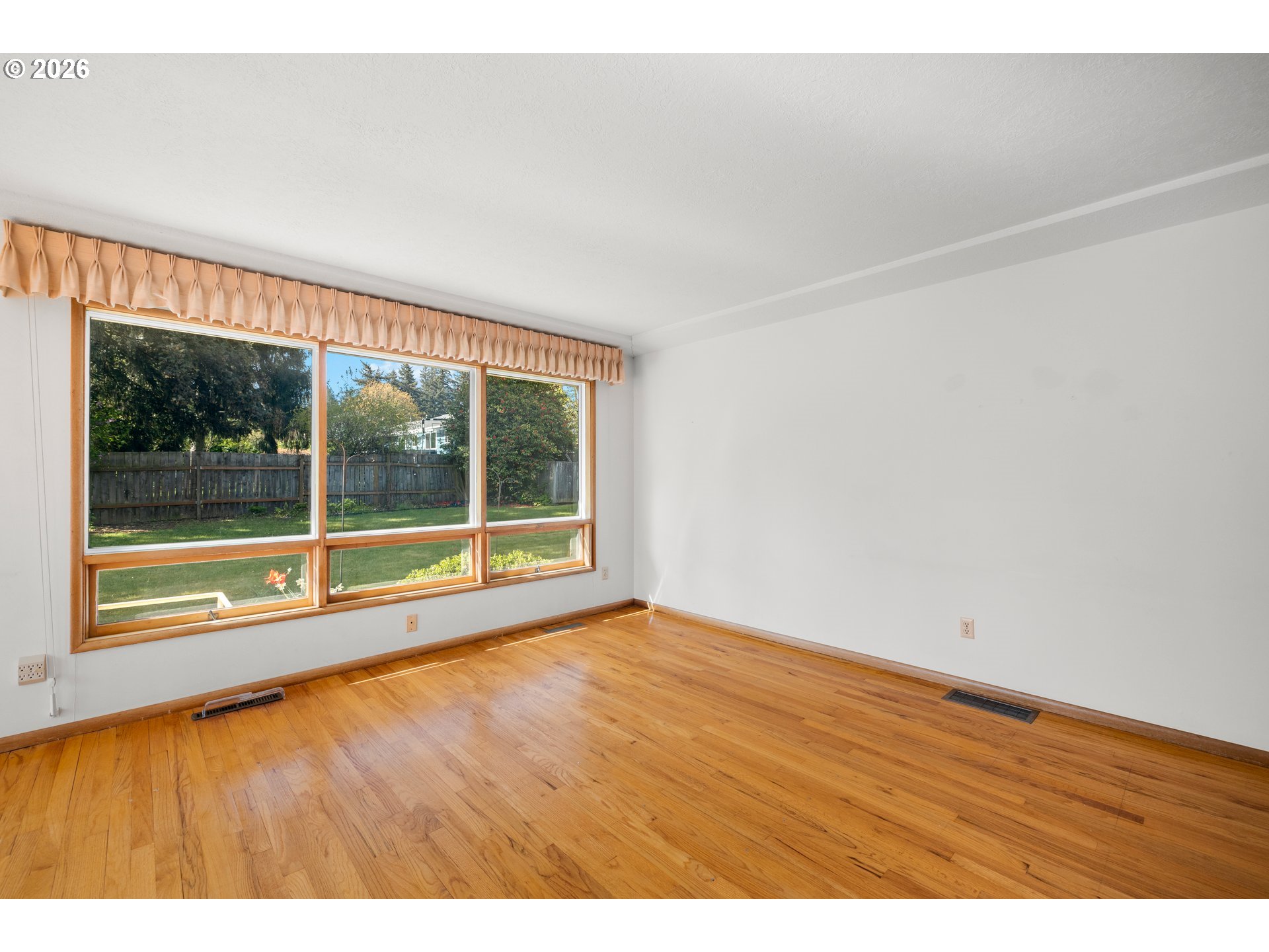 Portland, Oregon, 97230, United States, 3 Bedrooms Bedrooms, ,2 BathroomsBathrooms,Residential,For Sale,2040428