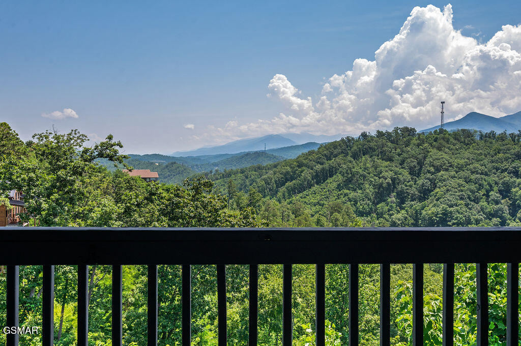 Gatlinburg, Tennessee, 37738, United States, 2 Bedrooms Bedrooms, ,2 BathroomsBathrooms,Residential,For Sale,1924446