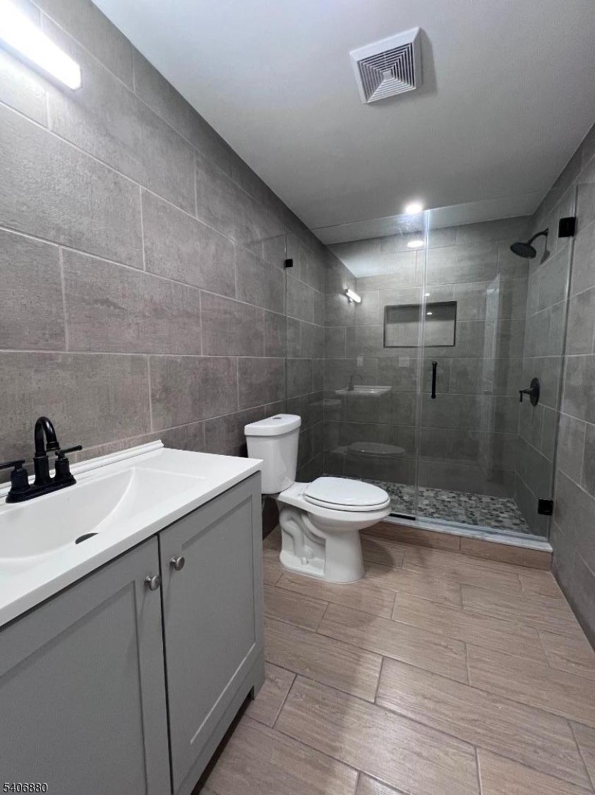 Elizabeth City, New Jersey, 07208, United States, 5 Bedrooms Bedrooms, ,4 BathroomsBathrooms,Residential,For Sale,2011713