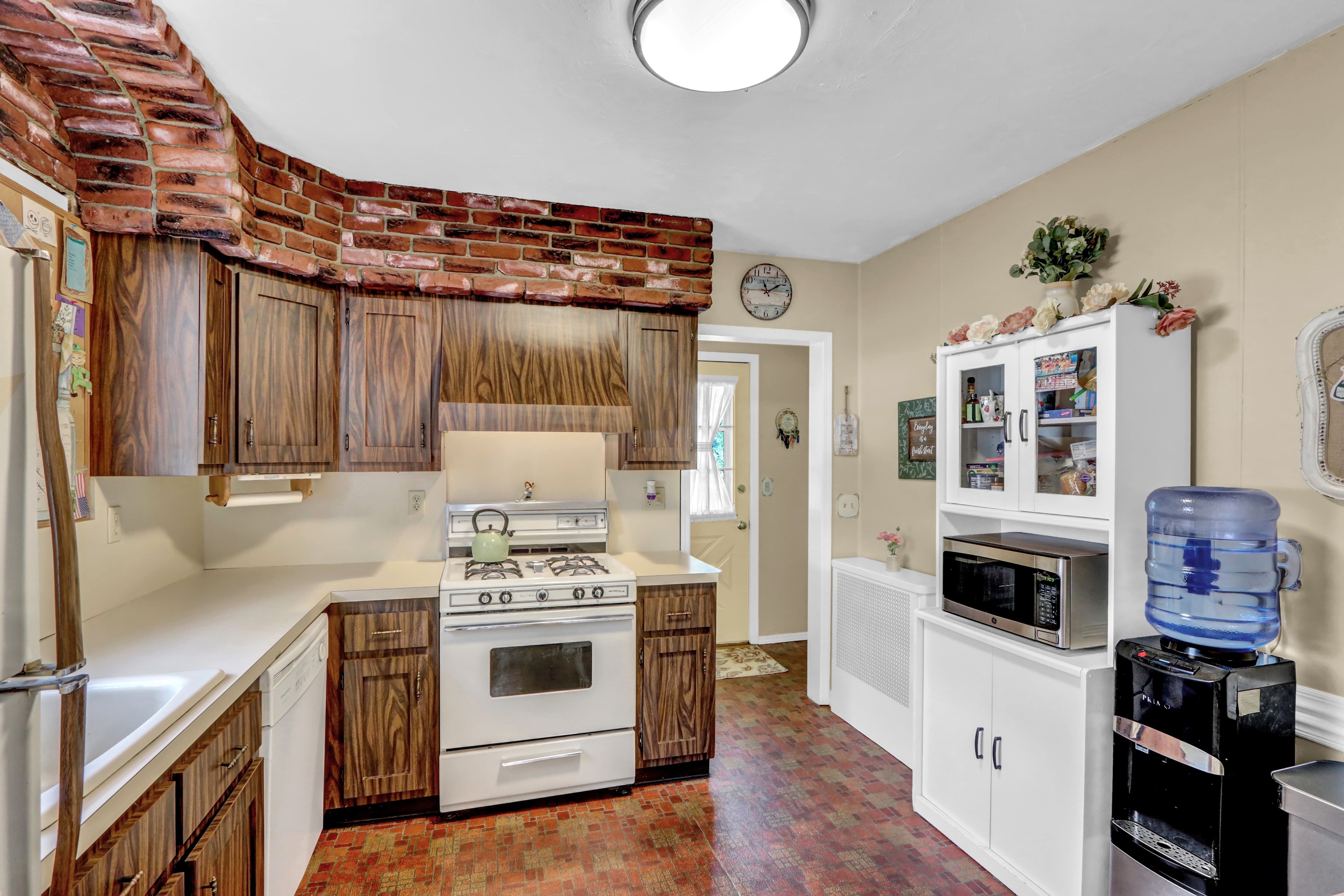Babylon, New York, 11702, United States, 3 Bedrooms Bedrooms, ,2 BathroomsBathrooms,Residential,For Sale,1861866