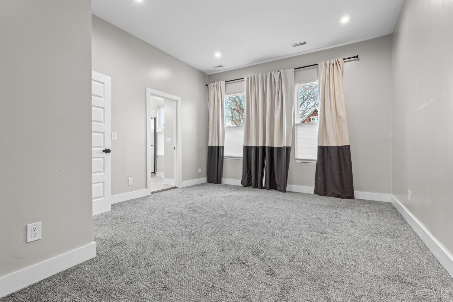 Cincinnati, Ohio, 45206, United States, 3 Bedrooms Bedrooms, ,3 BathroomsBathrooms,Residential,For Sale,1997229