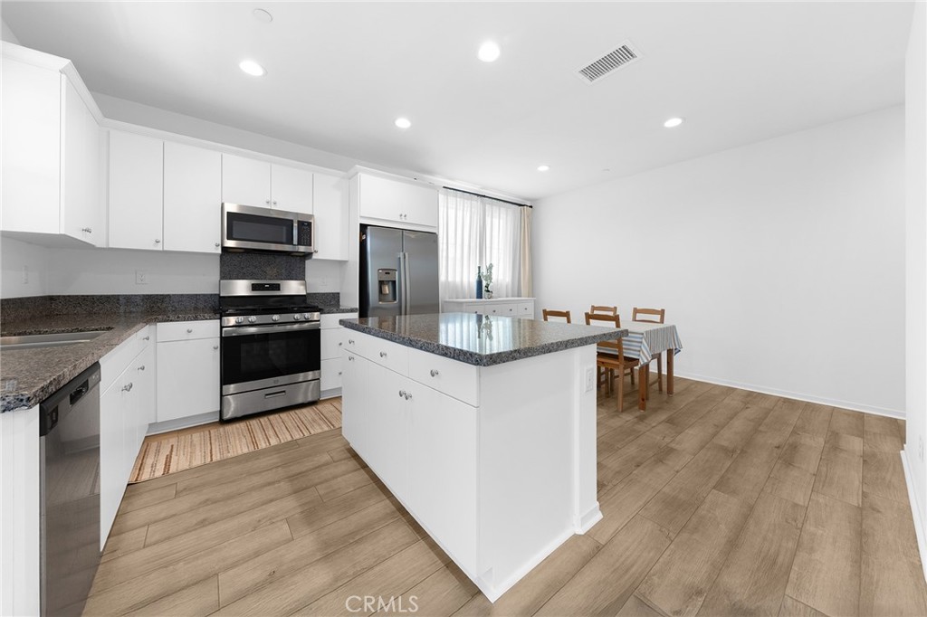 Chino, California, 91708, United States, 2 Bedrooms Bedrooms, ,3 BathroomsBathrooms,Residential,For Sale,1932480