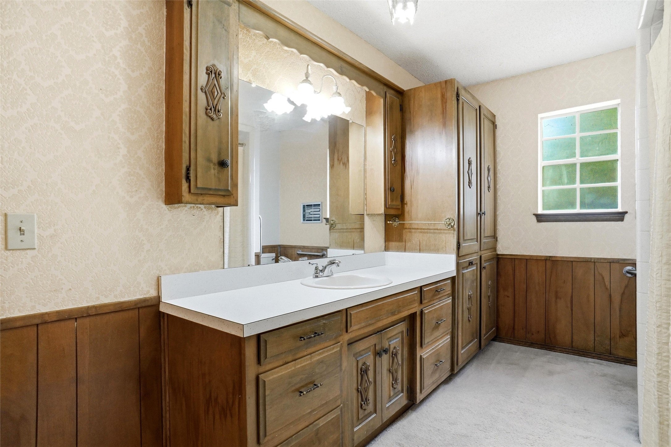 Grapevine, Texas, 76051, United States, 3 Bedrooms Bedrooms, ,2 BathroomsBathrooms,Residential,For Sale,2048071
