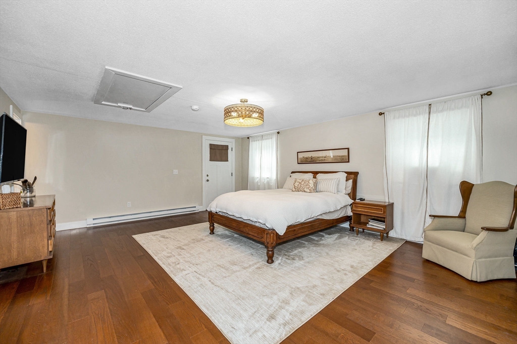 Groveland, Massachusetts, 01834, United States, 5 Bedrooms Bedrooms, ,3 BathroomsBathrooms,Residential,For Sale,1909322