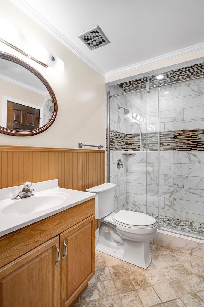 DALTON, Georgia, 30720, United States, 5 Bedrooms Bedrooms, ,3 BathroomsBathrooms,Residential,For Sale,1939085