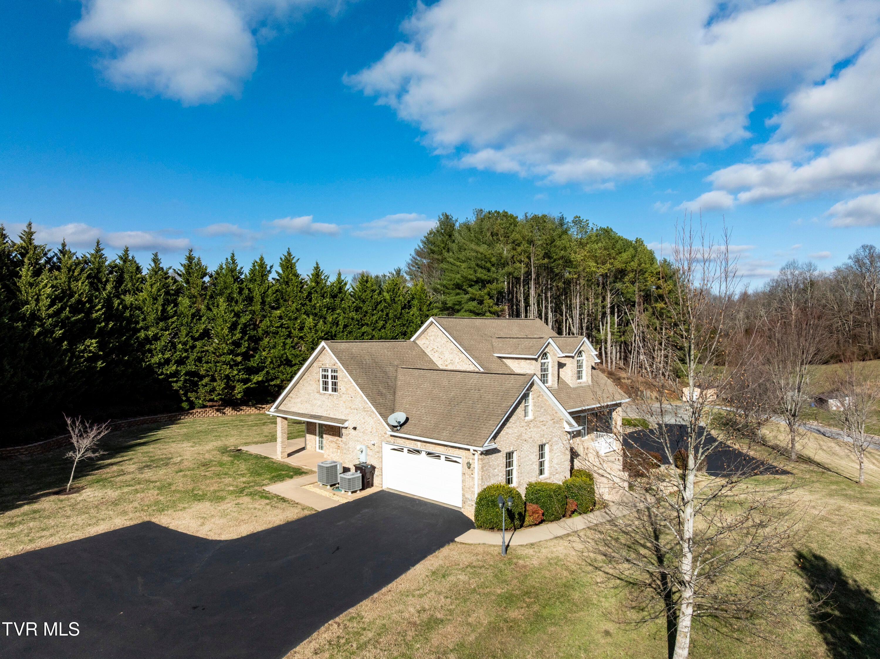 Bristol, Tennessee, 37620, United States, 4 Bedrooms Bedrooms, ,4 BathroomsBathrooms,Residential,For Sale,2001712