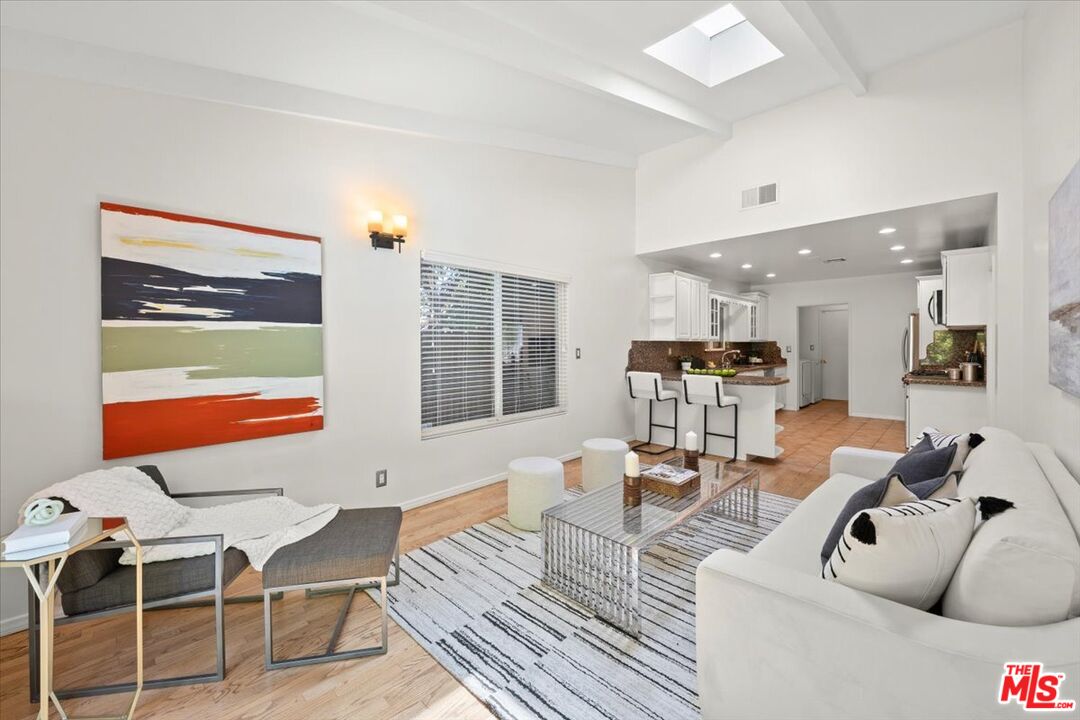 Los Angeles, California, 90049, United States, 3 Bedrooms Bedrooms, ,3 BathroomsBathrooms,Residential,For Sale,1908650