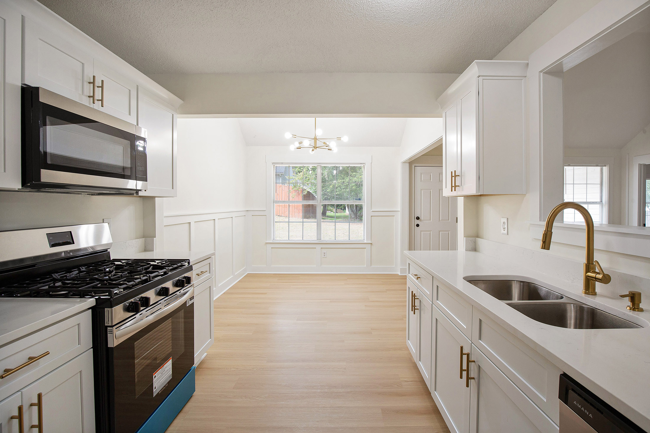  Beautiful Renovated Ranch Home on a Private Lot - 物件實景