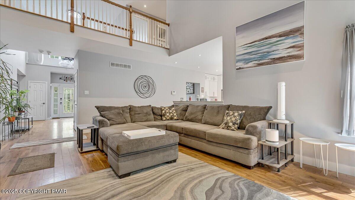 East Stroudsburg, Pennsylvania, 18302, United States, 5 Bedrooms Bedrooms, ,4 BathroomsBathrooms,Residential,For Sale,1980579