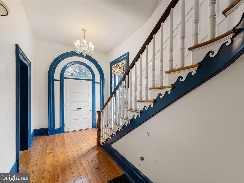 230 W Boscawen Street, Winchester, Virginia, 22601, United States, ,Residential,For Sale,230 W Boscawen Street,1660726