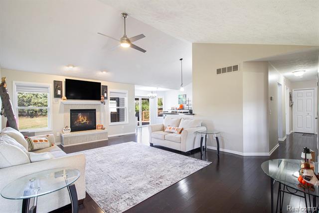 Oceola Twp, Michigan, 48843, United States, 3 Bedrooms Bedrooms, ,4 BathroomsBathrooms,Residential,For Sale,1980235