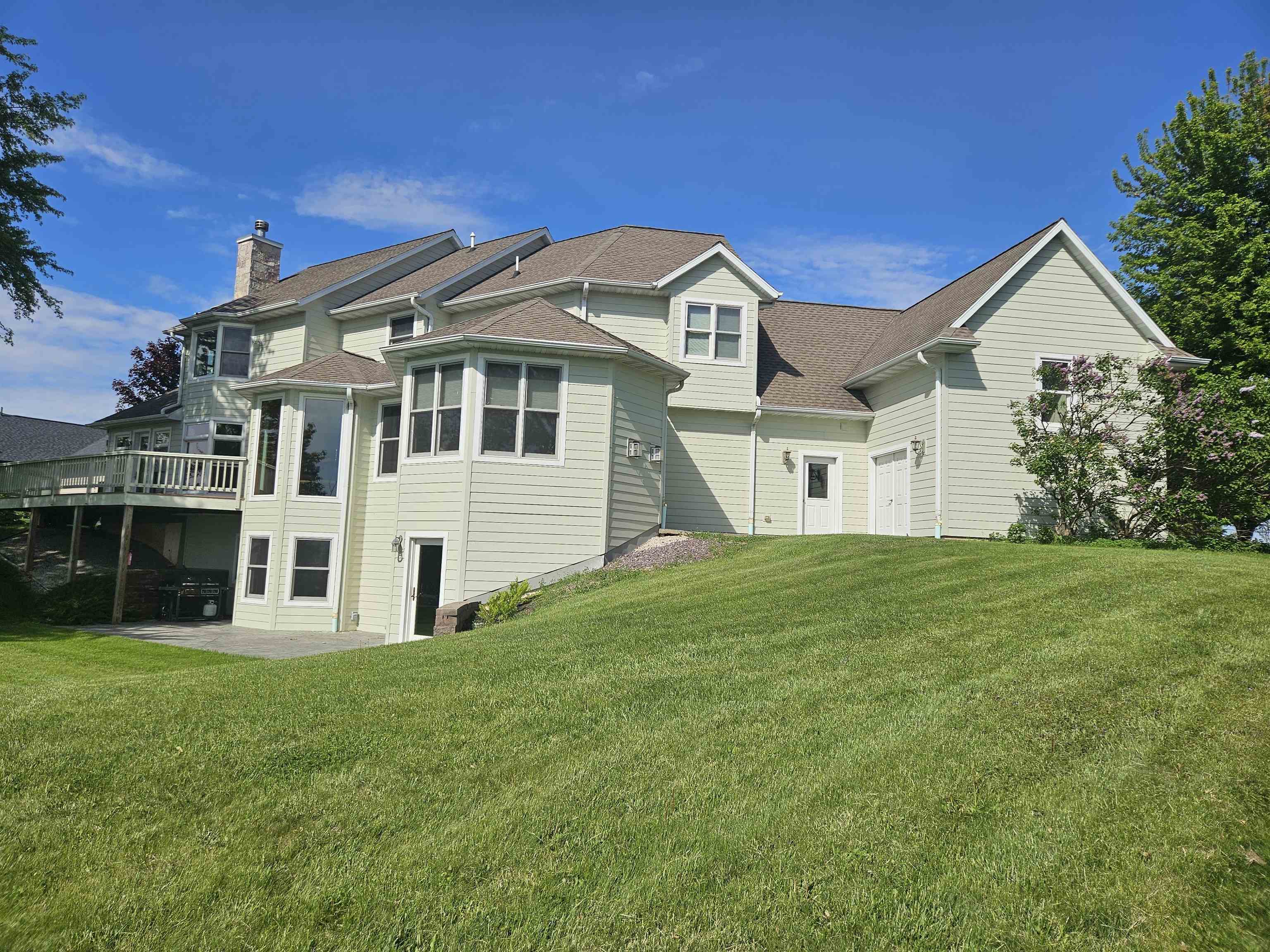 CHILTON, Wisconsin, 53014, United States, 5 Bedrooms Bedrooms, ,6 BathroomsBathrooms,Residential,For Sale,1927210