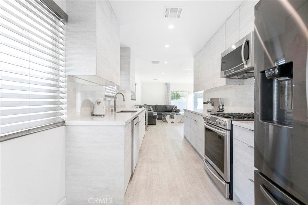 Valley Glen, California, 91405, United States, 3 Bedrooms Bedrooms, ,3 BathroomsBathrooms,Residential,For Sale,1938846