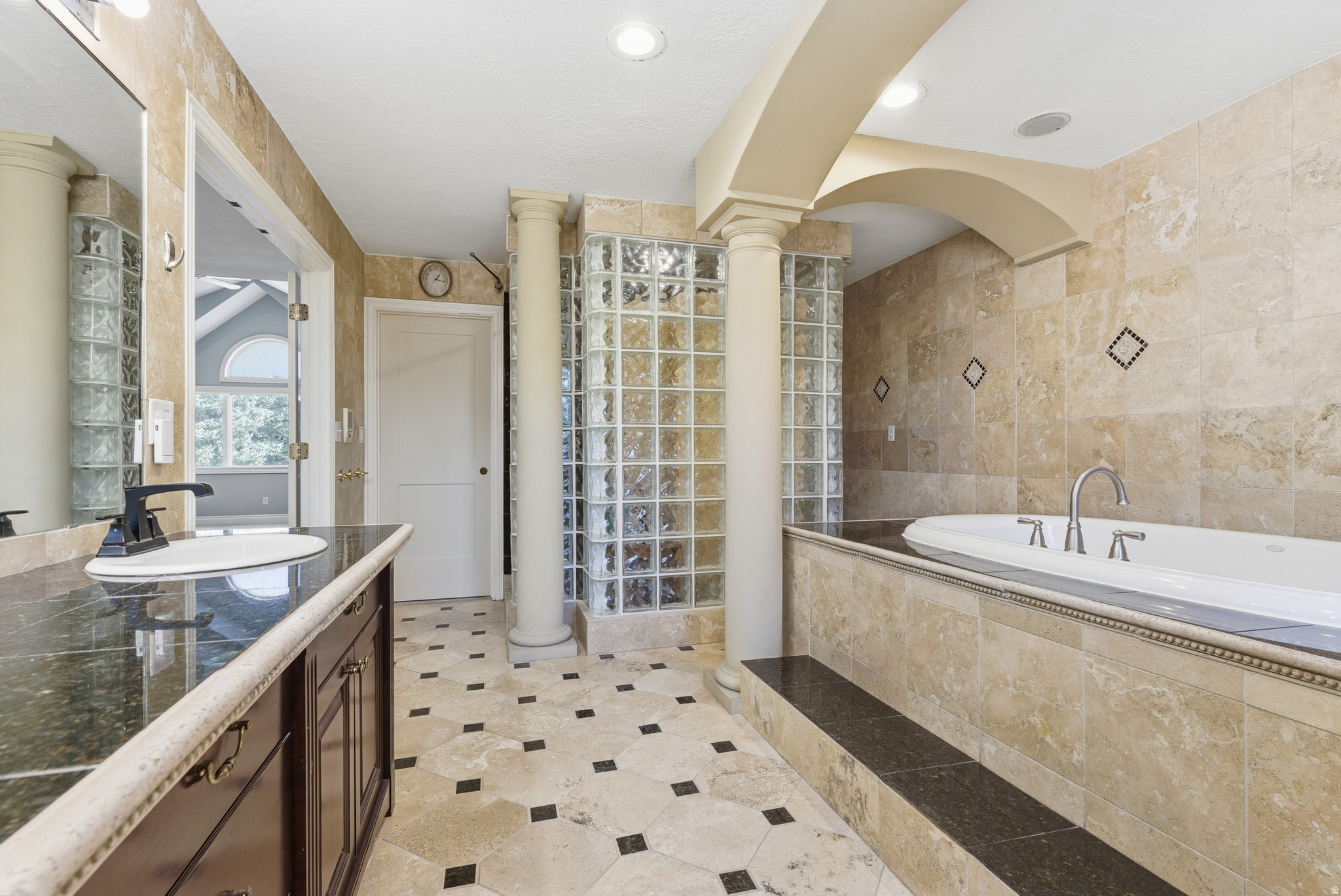 Sandy, Utah, 84092, United States, 5 Bedrooms Bedrooms, ,4 BathroomsBathrooms,Residential,For Sale,1994417