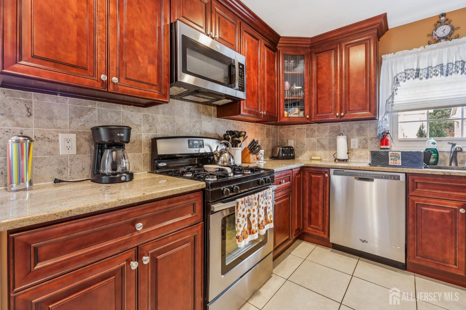 Woodbridge Proper, New Jersey, 07095, United States, 3 Bedrooms Bedrooms, ,2 BathroomsBathrooms,Residential,For Sale,1969117