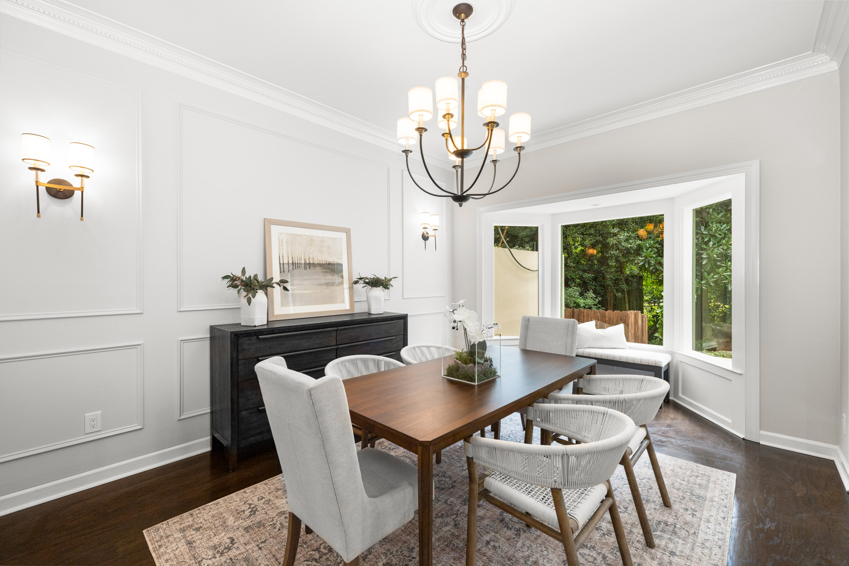  Meticulous Top to Bottom Renovation in Mooregate Square - 物件實景