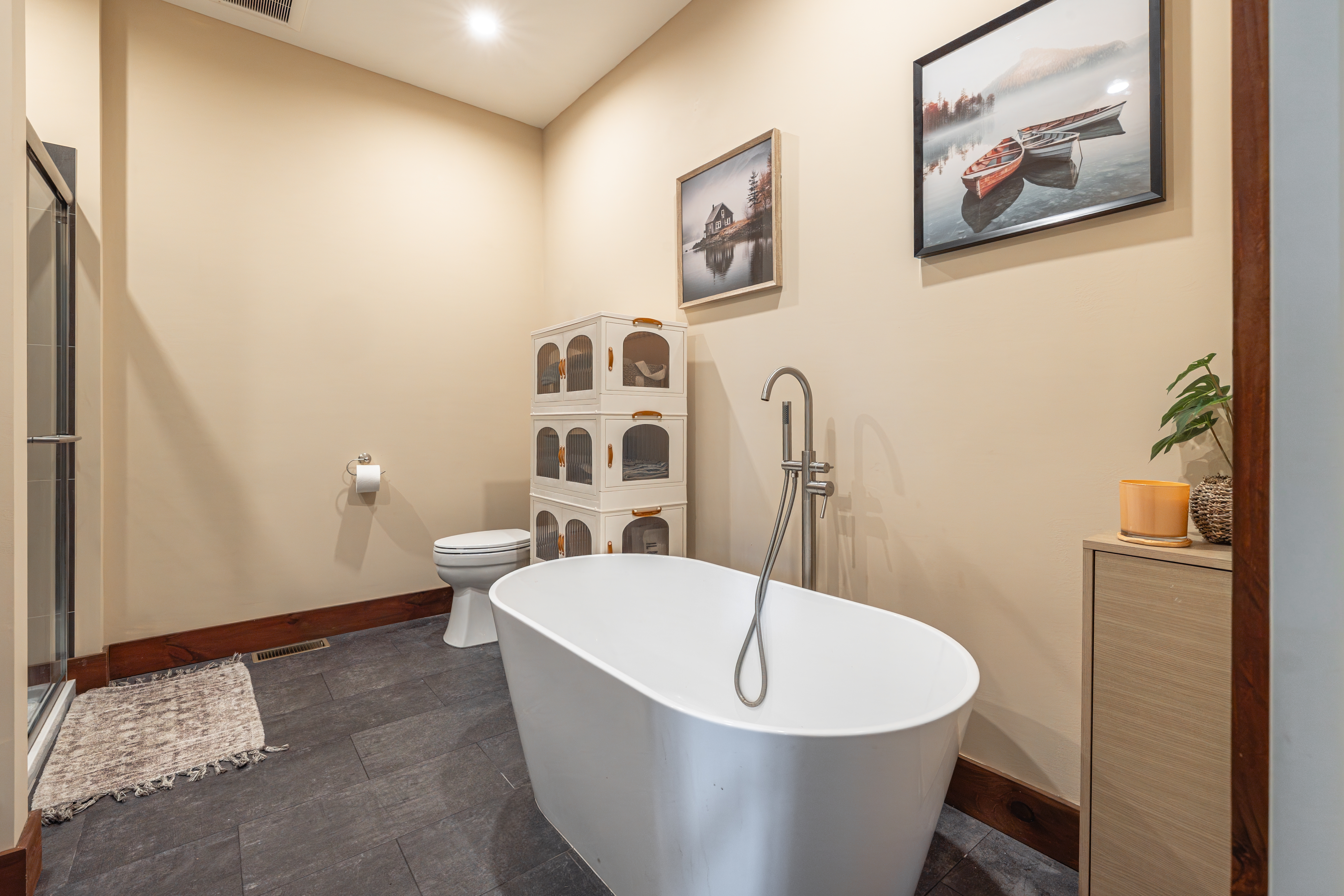  New-Construction Craftsman Contemporary with Hiking at Your Fingertips - 物件實景
