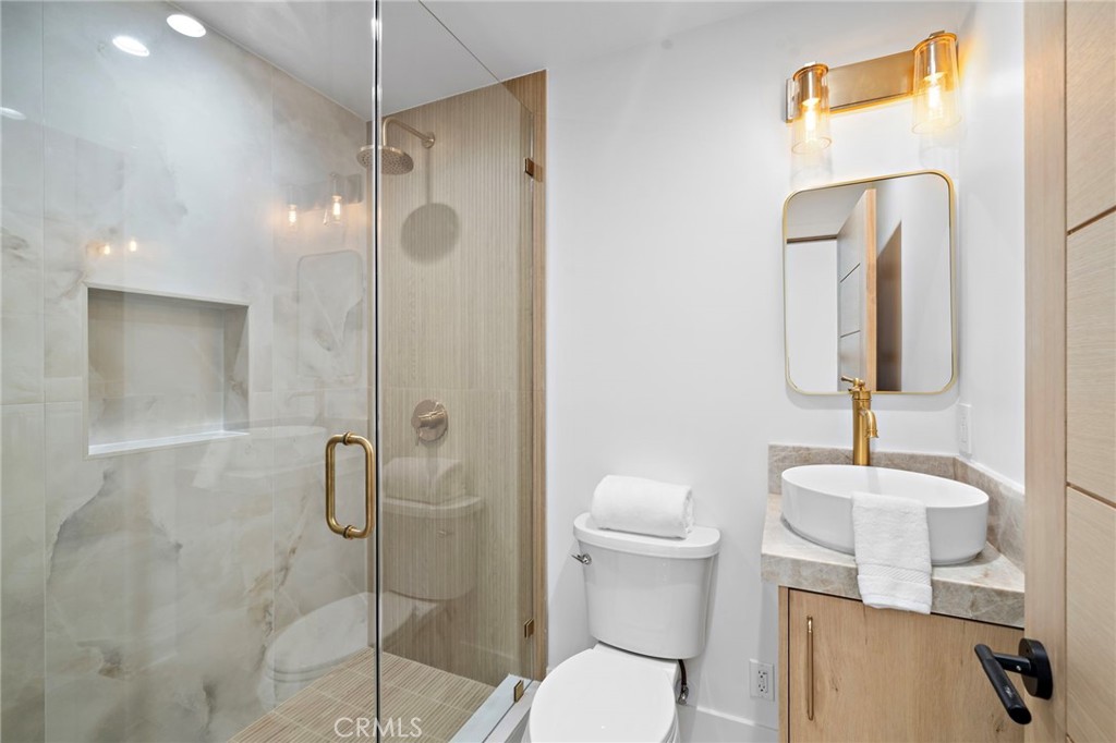 Newport Beach, California, 92660, United States, 4 Bedrooms Bedrooms, ,5 BathroomsBathrooms,Residential,For Sale,1942289