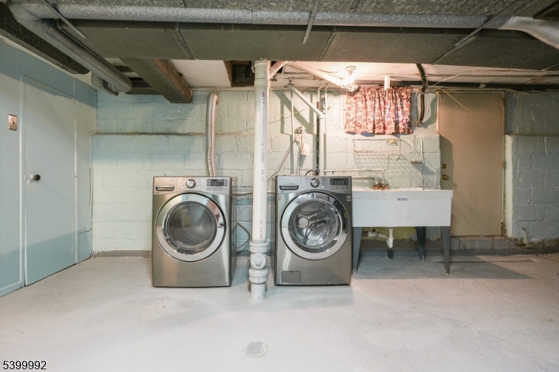 Union Twp., New Jersey, 07083, United States, 4 Bedrooms Bedrooms, ,2 BathroomsBathrooms,Residential,For Sale,2001957